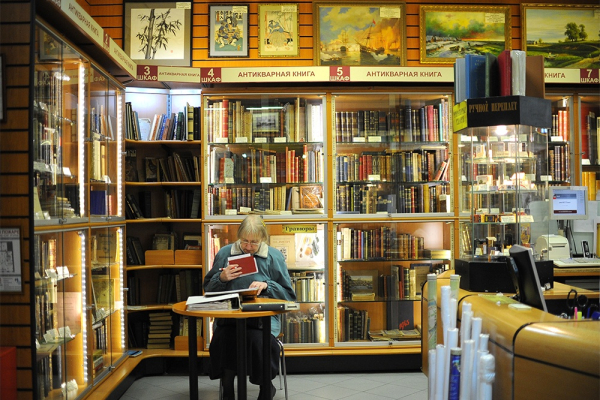 Полистать книгу в магазине, а купить онлайн: Почему традиционные книжные не выдерживают конкуренции с маркетплейсами